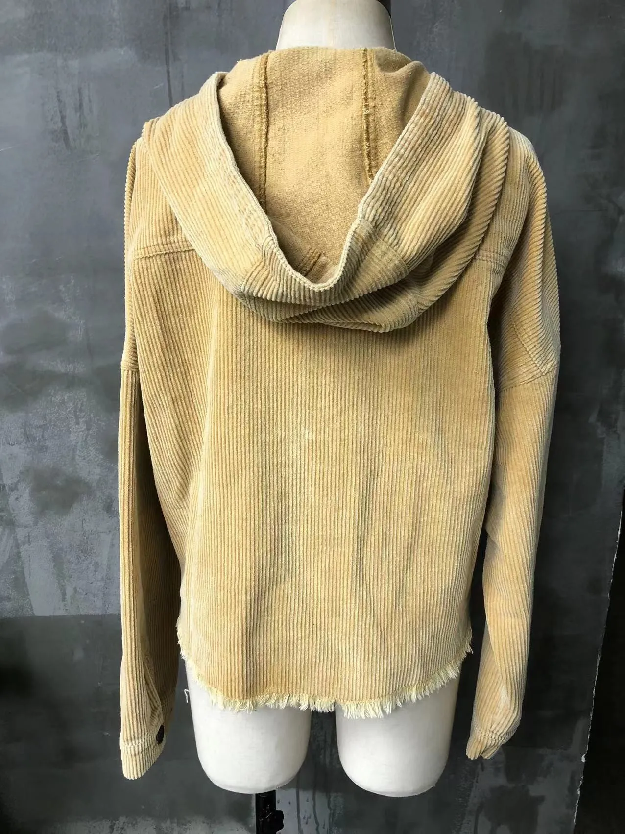Corduroy Hoodie in Yellow/Taupe